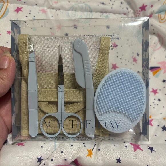 NWT Belk Skincare Tool Set in Beige and Blue - Picture 2 of 9